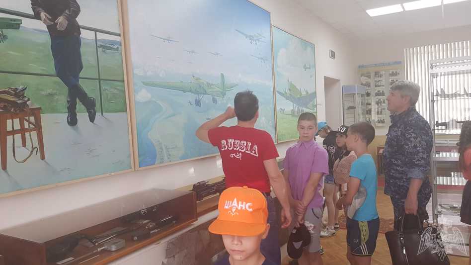 Ивановские росгвардейцы организовали для детей экскурсию в музей военно-транспортной авиации 