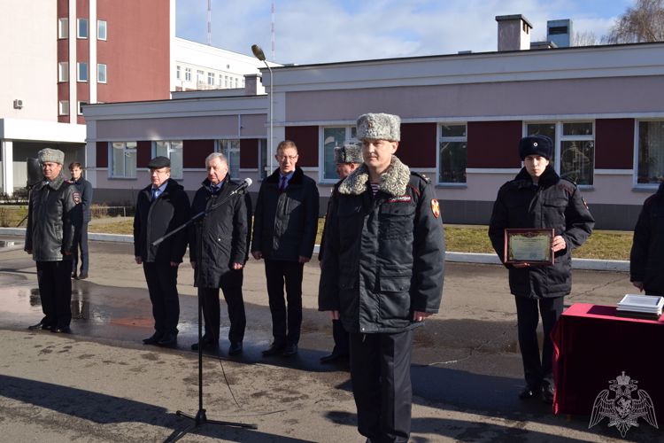 В Иванове прошел общегородской развод Росгвардии и МВД