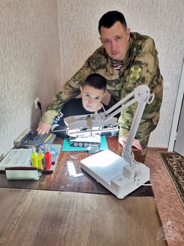К 100 –летнему юбилею танкостроения в России сотрудник Управления Росгвардии по Ивановской области вместе со своим сыном изготовили макет танка Т-34