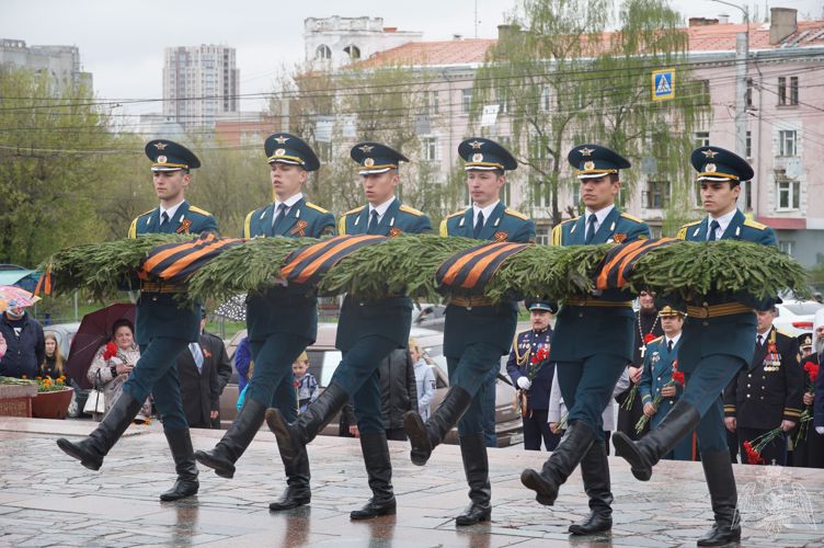 Руководитель регионального управления Росгвардии возложил цветы к Мемориалу Героям фронта и тыла в Иванове