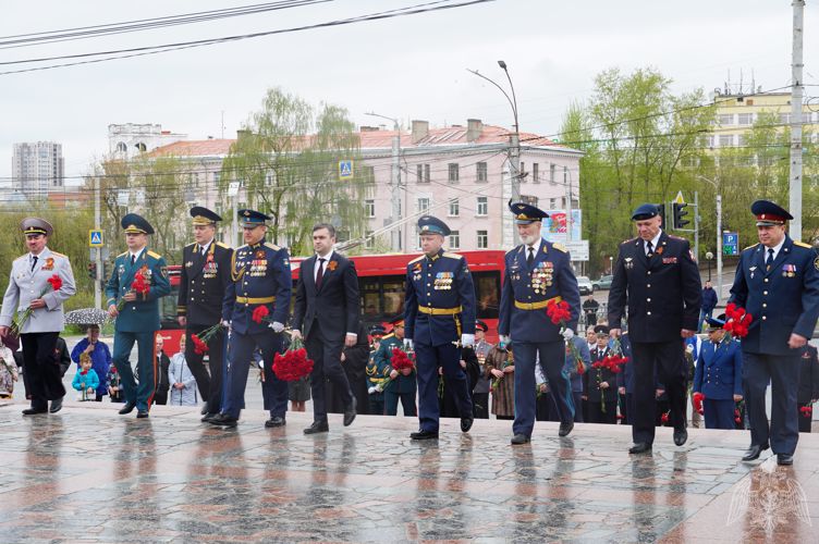 Руководитель регионального управления Росгвардии возложил цветы к Мемориалу Героям фронта и тыла в Иванове