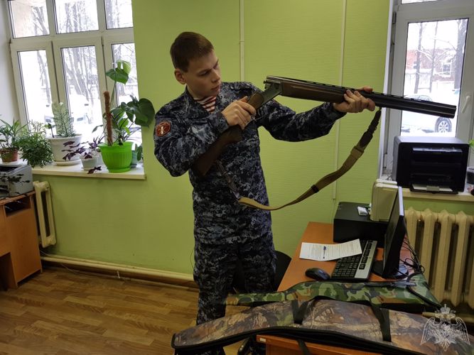 Начальник Управления Росгвардии по Ивановской области поздравил с профессиональным праздником сотрудников лицензионно-разрешительной работы