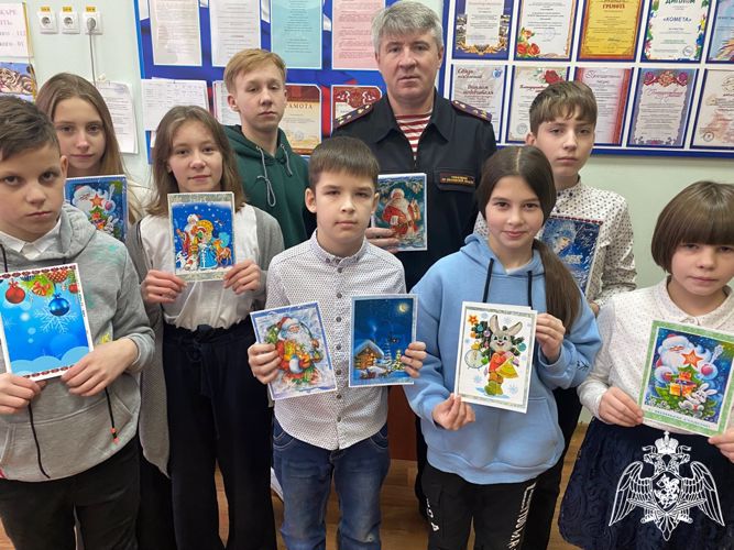Воспитанники ивановского детского дома «Звездный» поздравили росгвардейцев с наступающим Новым годом