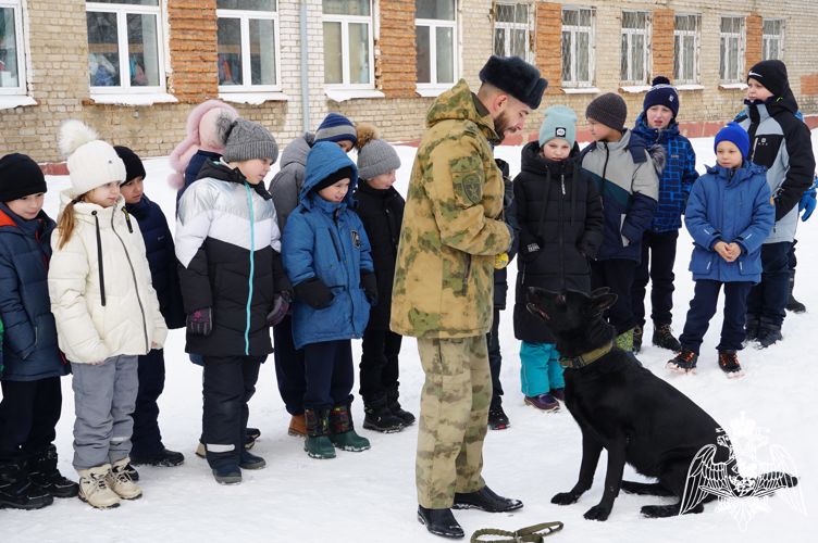 В Иванове росгвардейцы провели патриотические мероприятия с учащимися