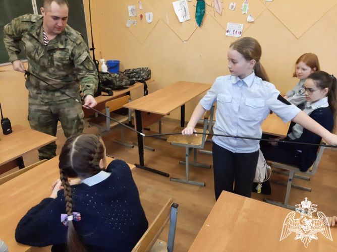 Связисты Росгвардии рассказали ивановским школьникам о своей профессии
