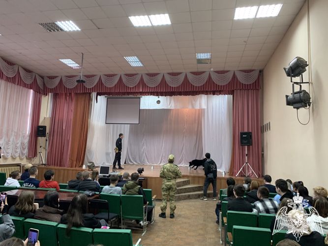 Сотрудники ОМОН «Спарта» Росгвардии провели профориентационное мероприятие для студентов-юристов