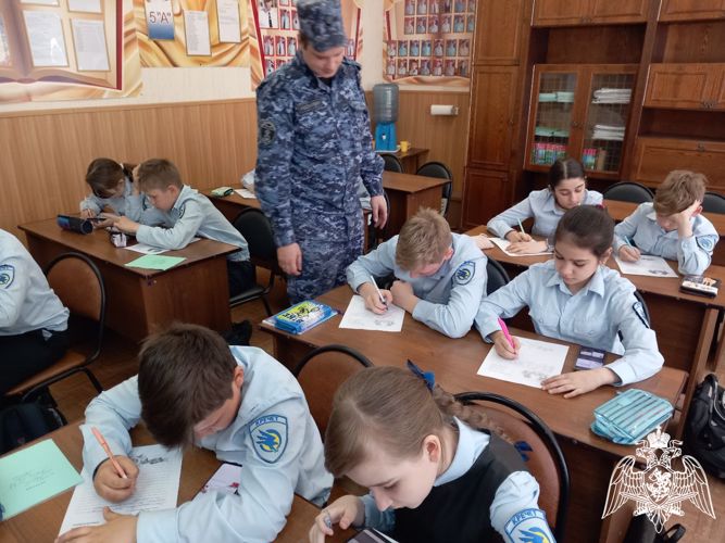 В Иванове подшефные Росгвардии поддержали патриотическую акцию «Солдатский треугольник»