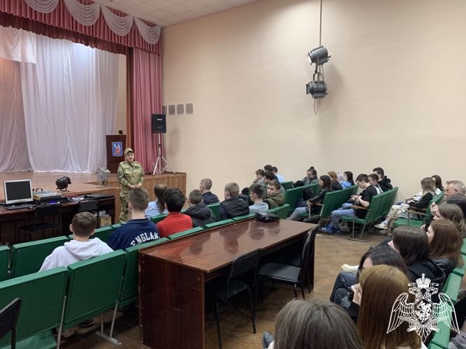 Сотрудники ОМОН «Спарта» Росгвардии провели профориентационное мероприятие для студентов-юристов