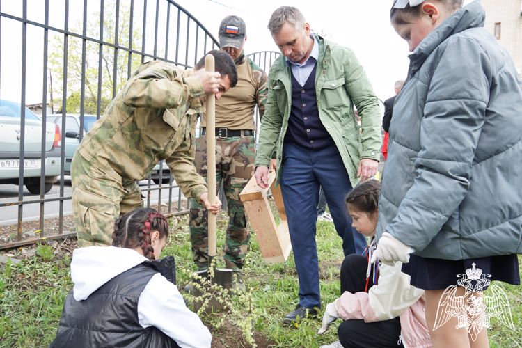 В Иванове сотрудники ОМОН «Спарта» приняли участие в акции «Сад памяти»
