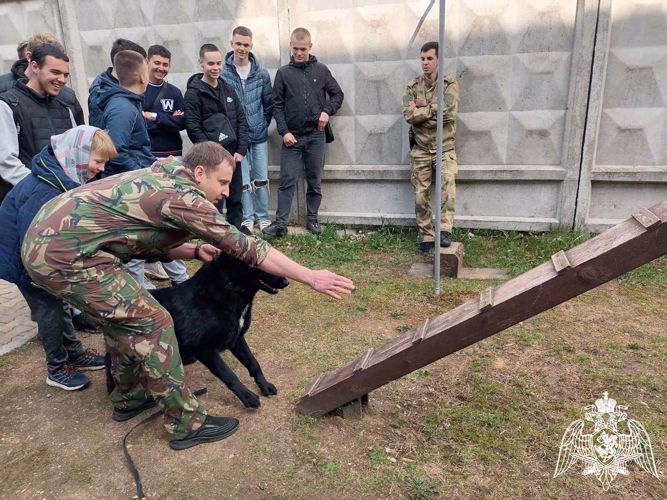 В Иванове подростки побывали в гостях у бойцов ОМОН «Спарта»