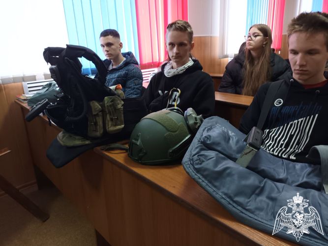 В Иванове подростки побывали в гостях у бойцов ОМОН «Спарта»