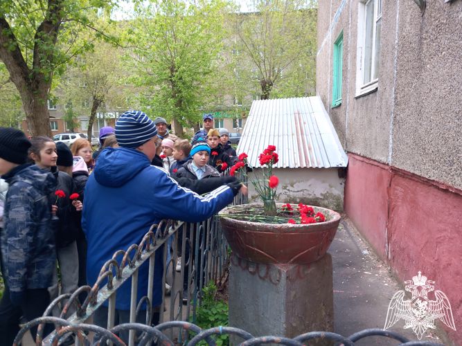 В Иванове росгвардейцы провели патриотическое мероприятие "Вахта памяти" с подшефными воспитанниками
