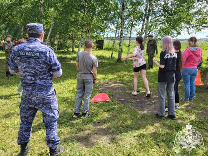 Сотрудники Росгвардии приняли участие в судействе военно-спортивной игры «Зарница - 2023» в Иванове