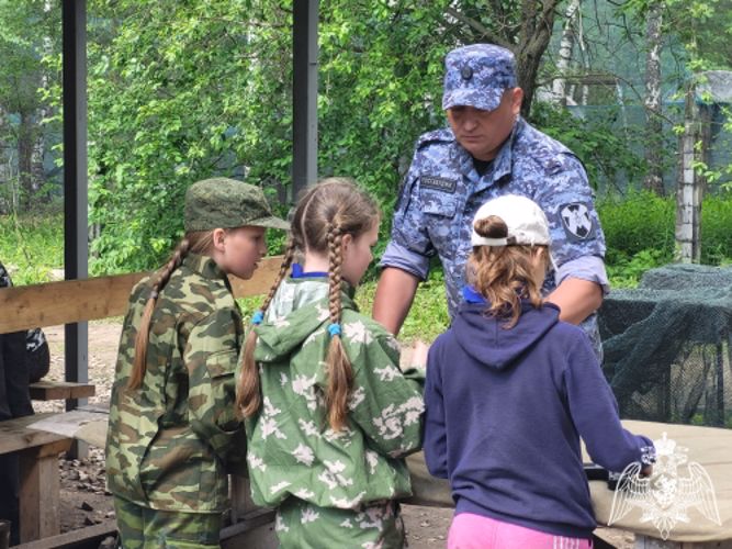 Сотрудники Росгвардии приняли участие в судействе военно-спортивной игры «Зарница - 2023» в Иванове