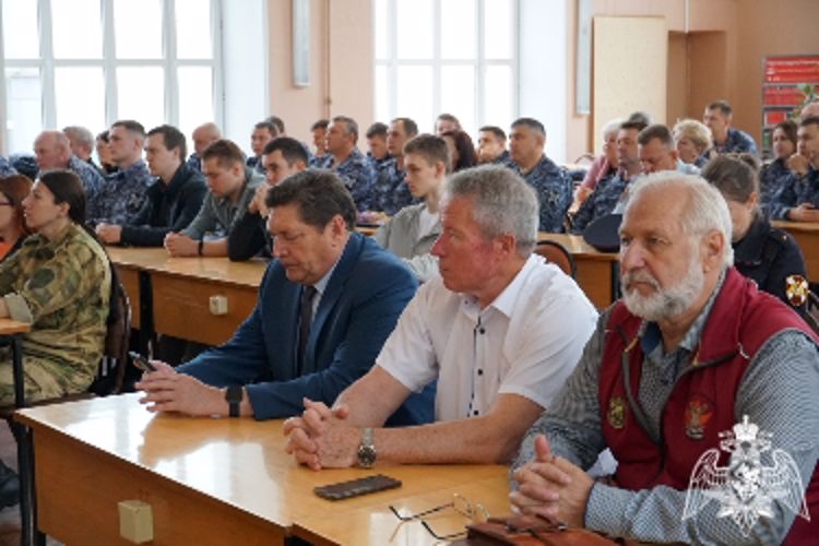 В Иванове перед росгвардейцами выступил лектор Российского общества «Знание»