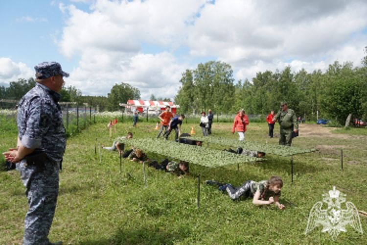 Сотрудники Росгвардии приняли участие в судействе военно-спортивной игры «Зарница - 2023» в Иванове