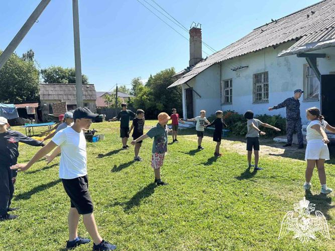 В Пучеже сотрудники Росгвардии провели зарядку для детей