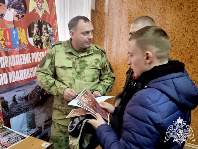 В Иванове представители Росгвардии приняли участие в ярмарке военных профессий