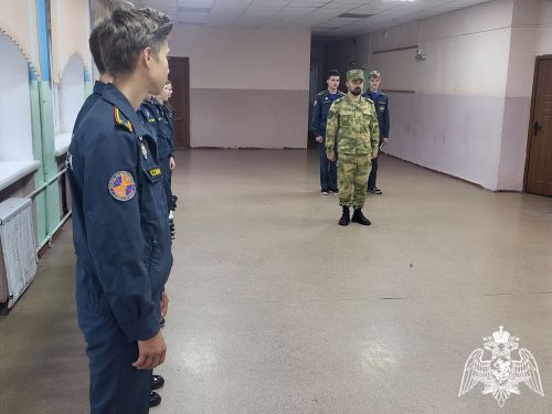 Офицер Росгвардии провел занятие по строевой подготовке для ивановских школьников