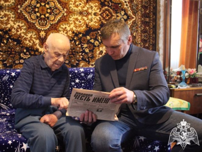 В Иванове сотрудники Росгвардии поздравили ветерана с 97-летием