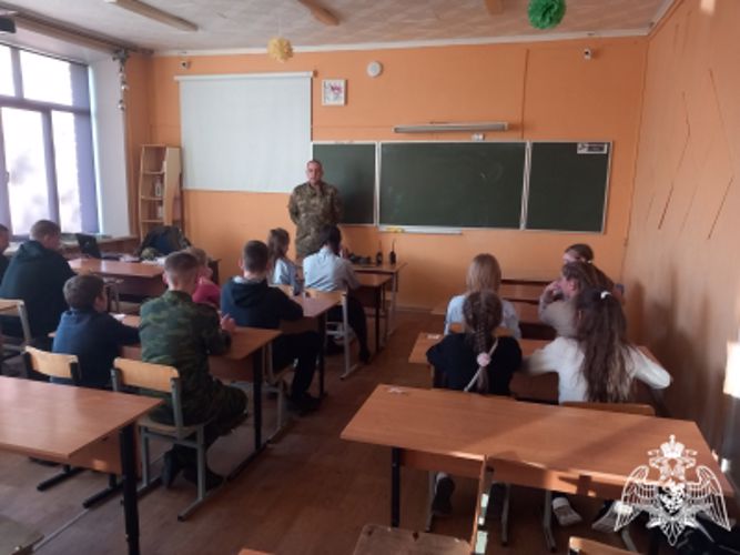 Росгвардейцы встретились с воспитанниками «Гвардейской смены» в Иванове