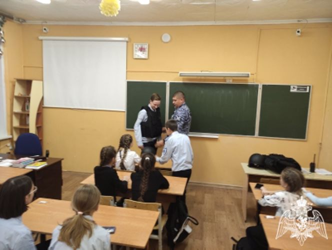 В Иванове в преддверии Дня вневедомственной охраны сотрудники подразделения встретились с кадетами