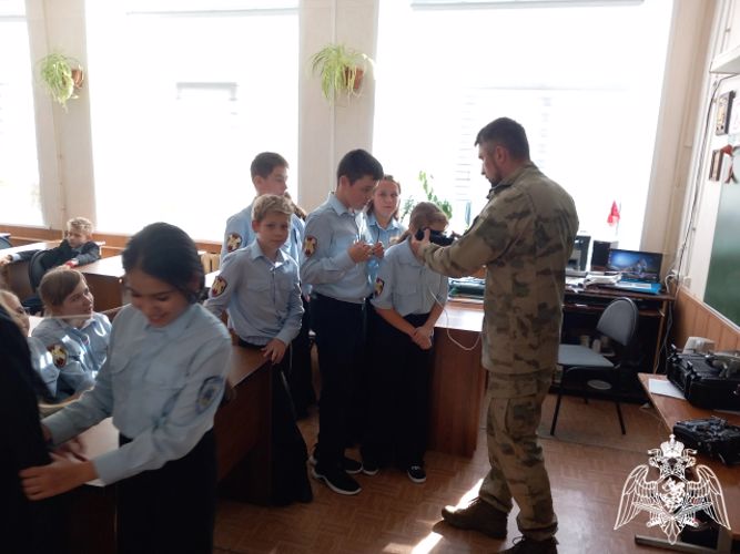 Росгвардейцы встретились с воспитанниками «Гвардейской смены» в Иванове