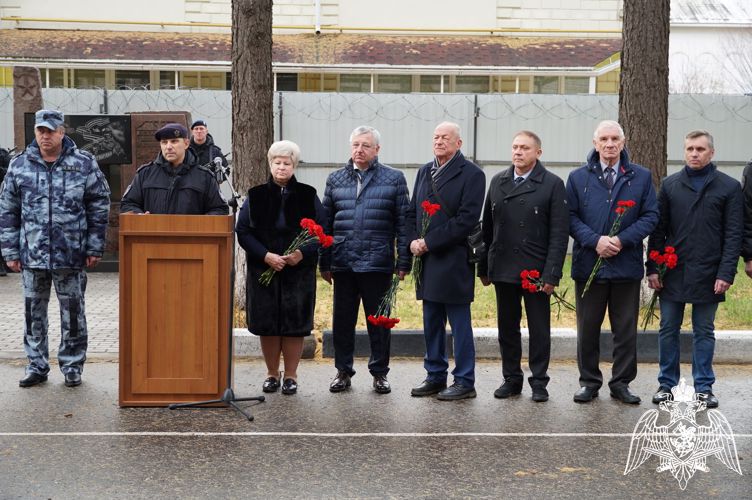 В Иванове росгвардейцы почтили память воинов правопорядка, погибших при исполнении служебного долга