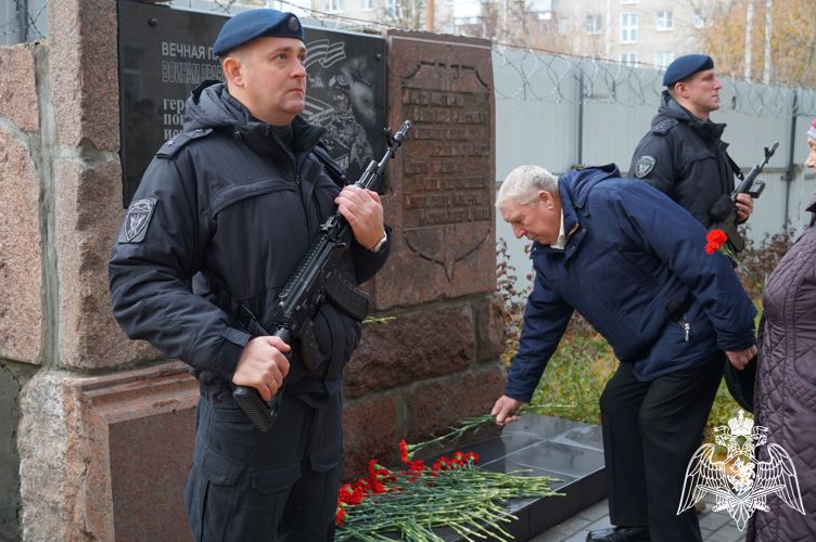 В Иванове росгвардейцы почтили память воинов правопорядка, погибших при исполнении служебного долга