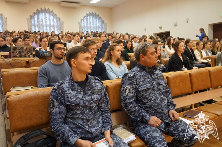 В Иванове руководитель Росгвардии провел лекцию по профилактике экстремизма в молодежной среде