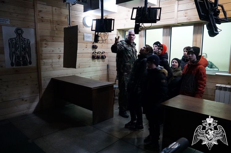 СОБР Росгвардии провел экскурсию для ивановских школьников
