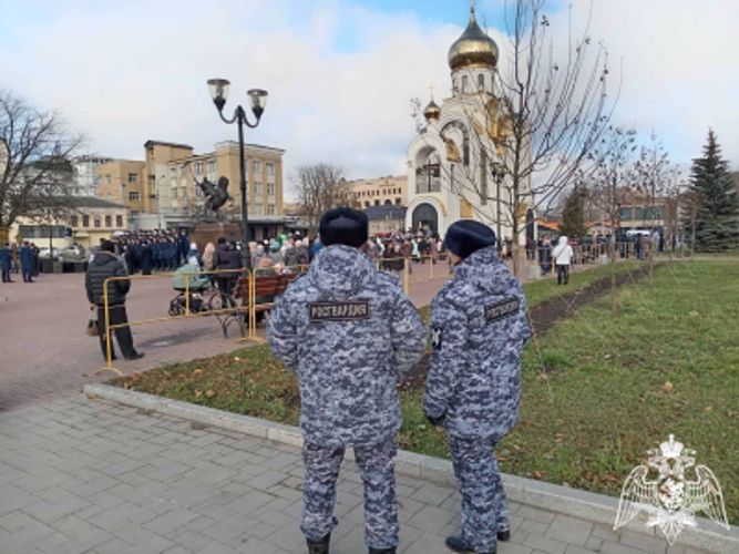 Военнослужащие и сотрудники Росгвардии обеспечили охрану общественного порядка в период проведения массовых мероприятий во время празднования Дня народного единства в Ивановской области