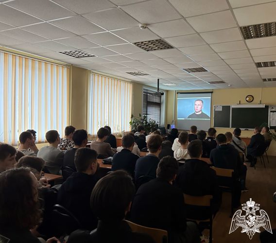 Председатель совета ветеранов Росгвардии провел патриотическое занятие со студентами в Кинешме