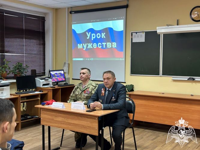 Председатель совета ветеранов Росгвардии провел патриотическое занятие со студентами в Кинешме