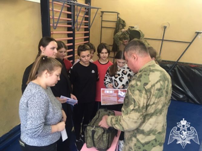 Сотрудники ОМОН «Спарта» провели для ивановских школьников урок самообороны