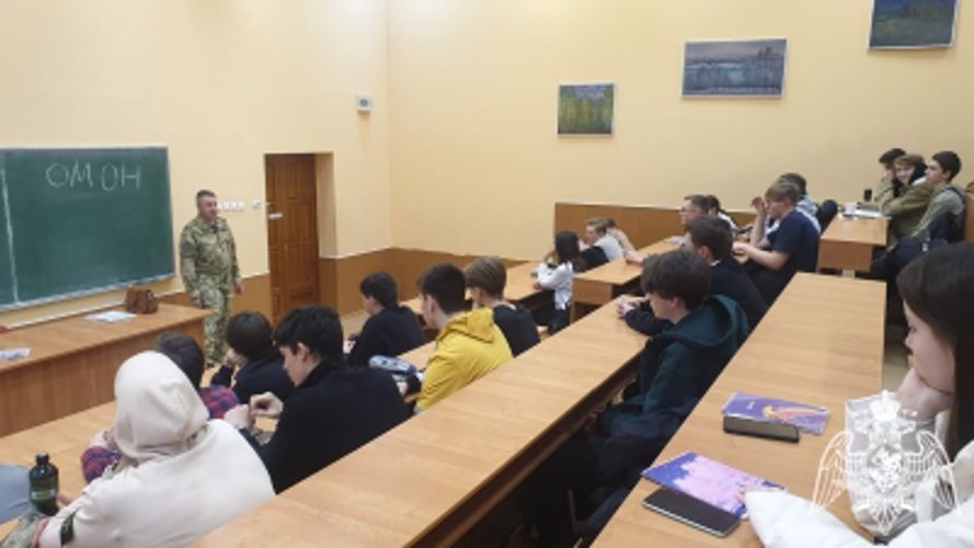 В Иванове сотрудники Росгвардии обсудили вопросы профилактики терроризма и экстремизма со студентами ИГЭУ