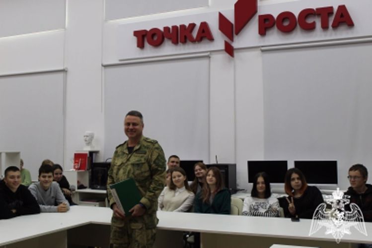 В Иванове спецназовцы Росгвардии рассказали школьникам о геройских подвигах сослуживцев