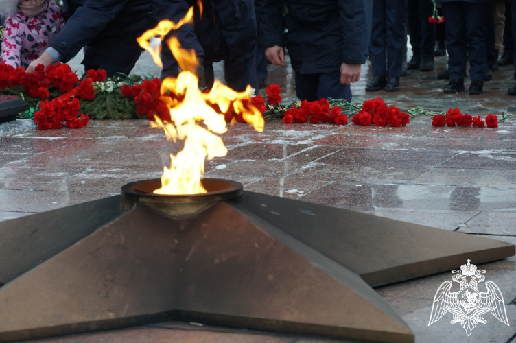 В Иванове руководитель регионального управления Росгвардии возложил цветы к могиле Неизвестного солдата