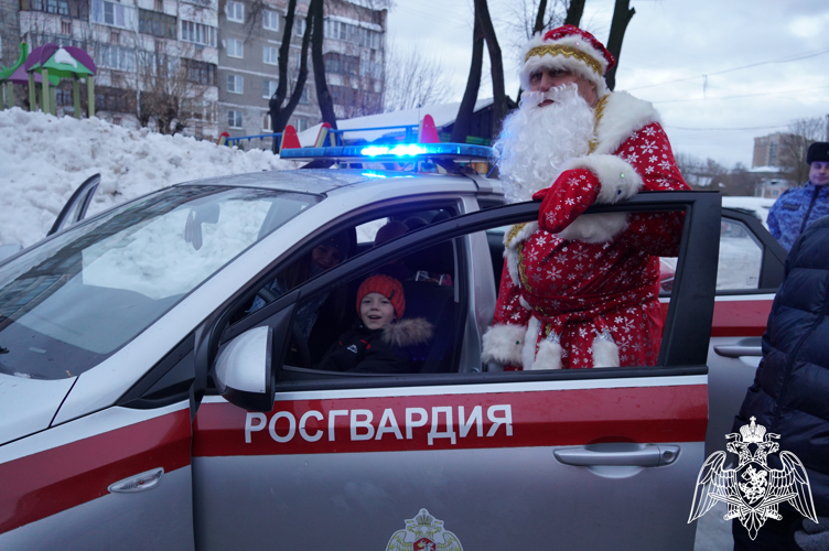 В Иванове Дед Мороз специального назначения исполнил мечты воспитанников детского дома «Звездный»