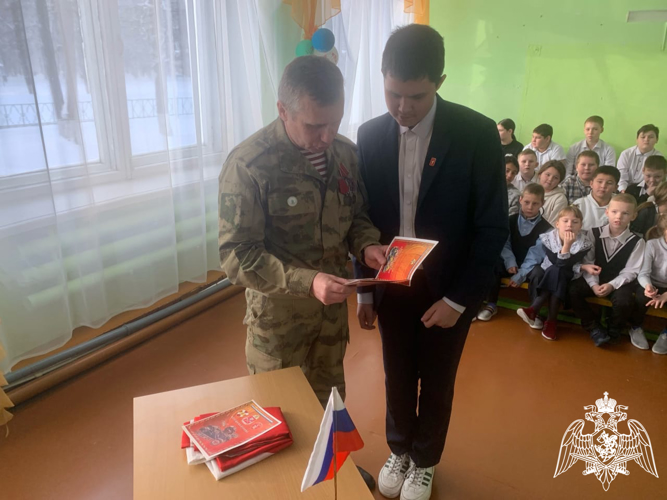 В Ивановской области росгвардейцы провели патриотические уроки, посвященные Дню Героев Отечества