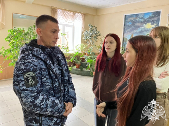 Росгвардейцы рассказали о патриотизме студентам ивановских колледжей
