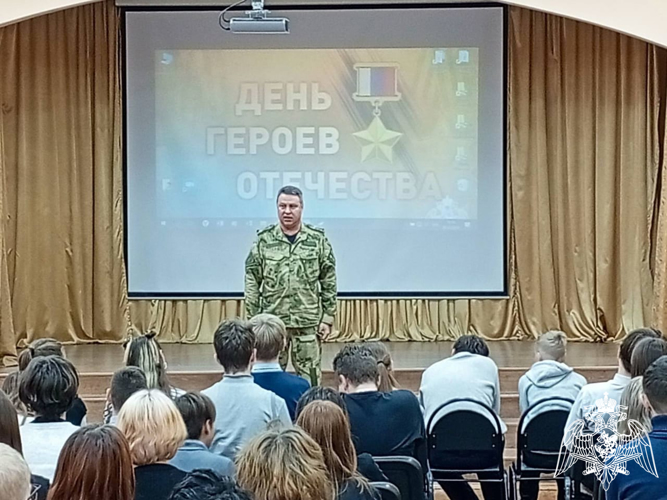 В честь Дня Героев Отечества росгвардейцы провели уроки мужества с ивановскими учащимися  