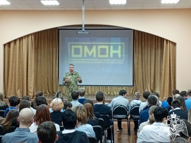 В честь Дня Героев Отечества росгвардейцы провели уроки мужества с ивановскими учащимися  