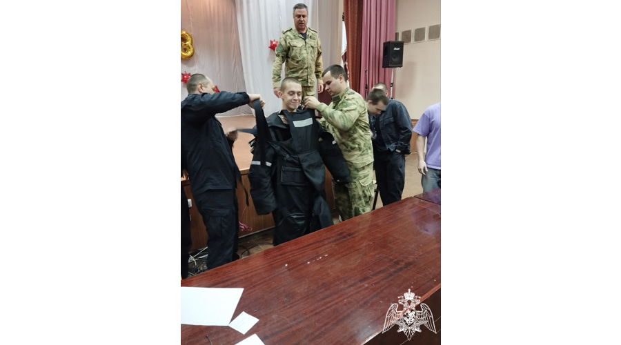 Саперы ОМОН рассказали о мерах безопасности ивановским студентам