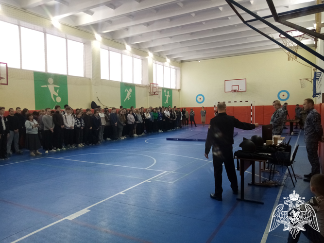 В Вичуге росгвардейцы рассказали молодежи о профессиях Росгвардии
