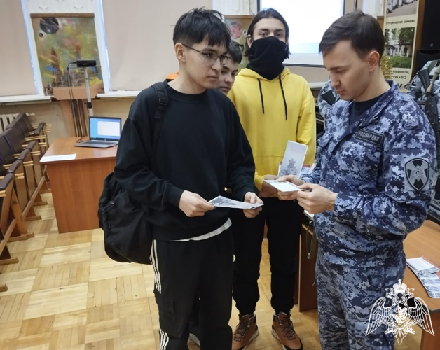 В Иванове росгвардейцы рассказали студентам о военных профессиях