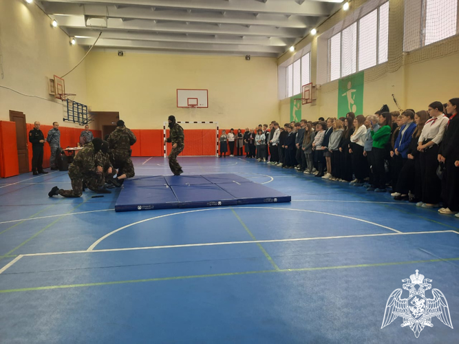 В Вичуге росгвардейцы рассказали молодежи о профессиях Росгвардии
