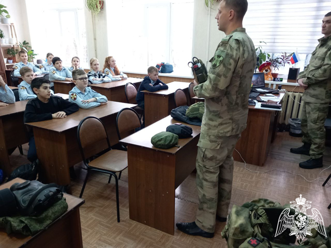 В Иванове росгвардейцы напомнили школьникам о безопасности в Новый год