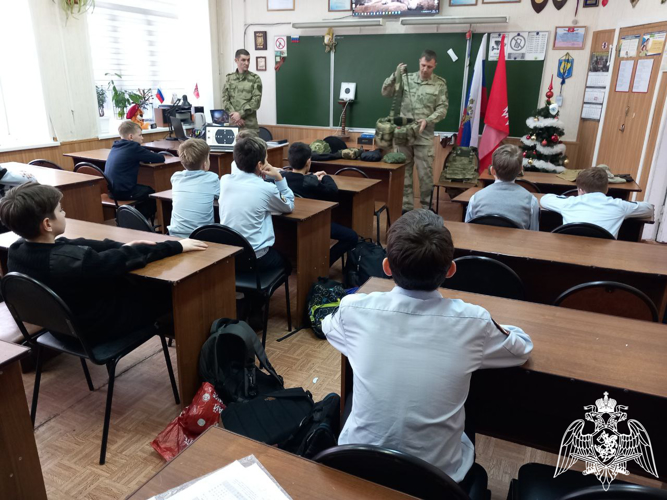 В Иванове росгвардейцы напомнили школьникам о безопасности в Новый год