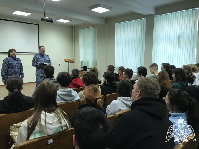 Росгвардейцы рассказали о патриотизме студентам ивановских колледжей